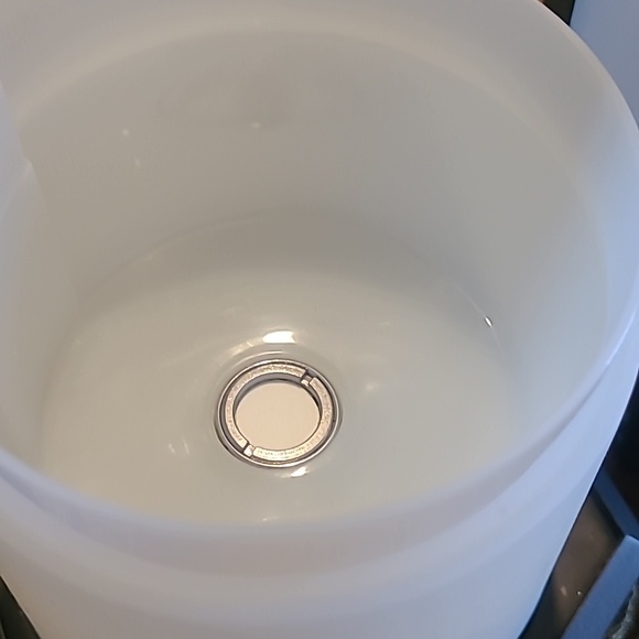 Young Living Oil Diffuser - Picture 4 of 4